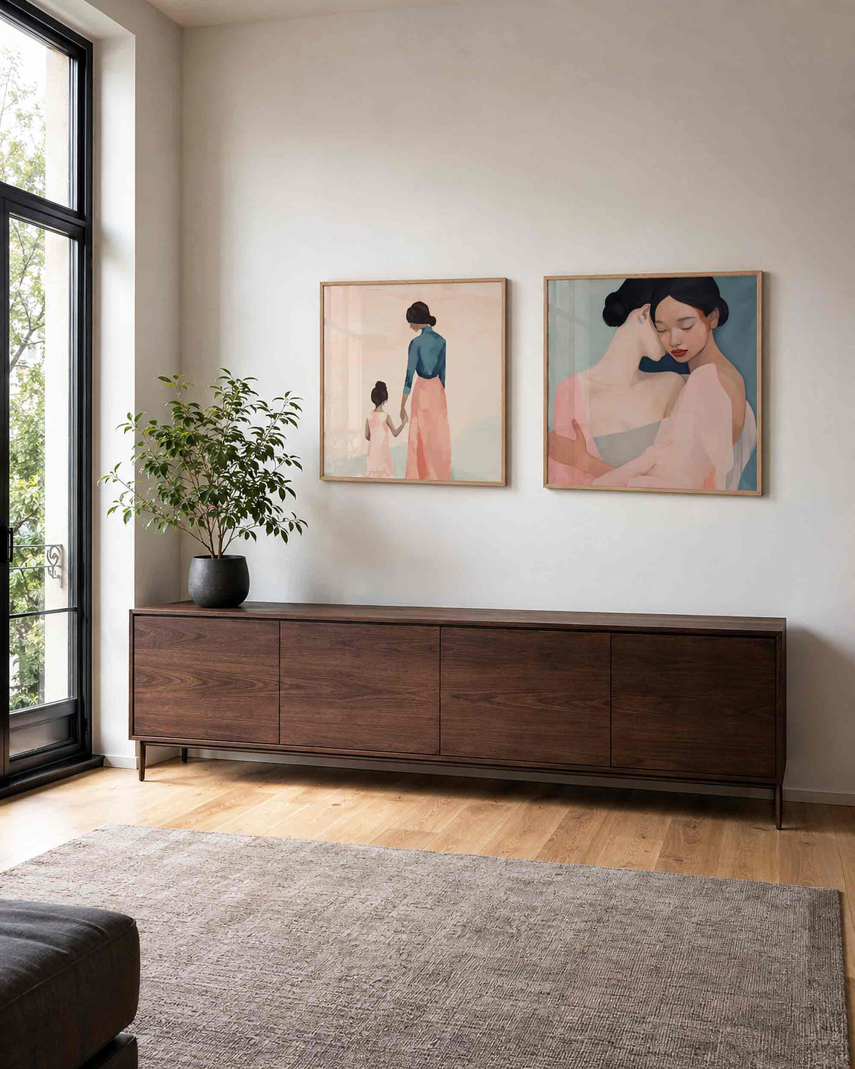 Interieurpresentatie van een tweedelige vierkante posterset met moeder en kind