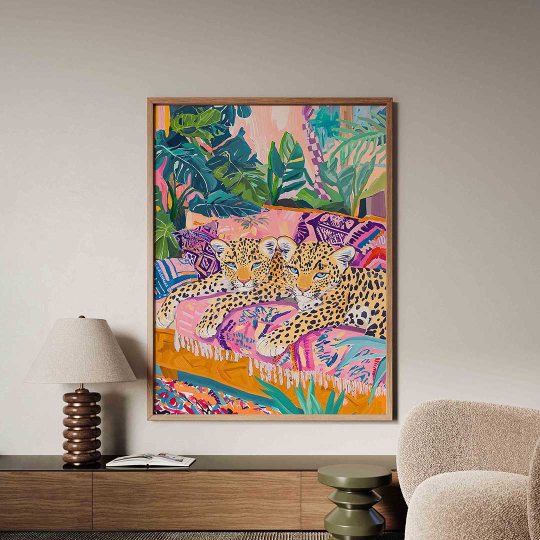 Luipaarden op kleurrijke bank Poster